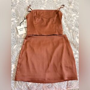 Aritzia Sunday Best
Shimmer Satin set